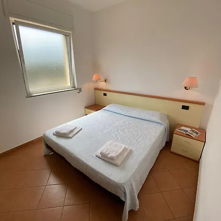 约尼奥假日公寓 卡斯特拉巴特滨海